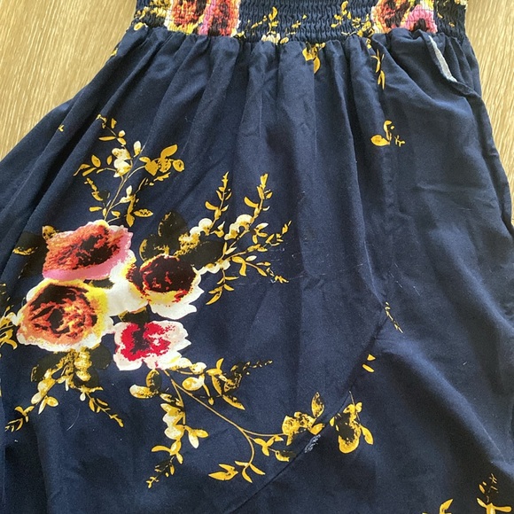 MOVING SALE - Short Sleeve Floral High Low Dress 🌺 - Picture 4 of 4